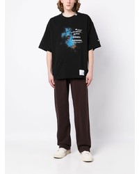 schwarzes bedrucktes T-Shirt mit einem Rundhalsausschnitt von Maison Mihara Yasuhiro