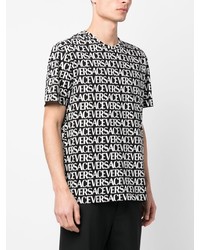 schwarzes bedrucktes T-Shirt mit einem Rundhalsausschnitt von Versace