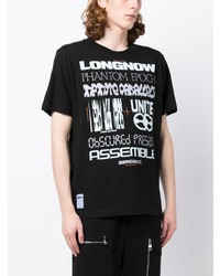 schwarzes bedrucktes T-Shirt mit einem Rundhalsausschnitt von McQ