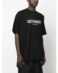 schwarzes bedrucktes T-Shirt mit einem Rundhalsausschnitt von Vetements