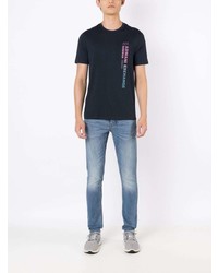 schwarzes bedrucktes T-Shirt mit einem Rundhalsausschnitt von Armani Exchange