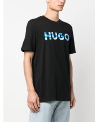 schwarzes bedrucktes T-Shirt mit einem Rundhalsausschnitt von Hugo