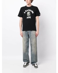 schwarzes bedrucktes T-Shirt mit einem Rundhalsausschnitt von A Bathing Ape