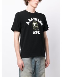 schwarzes bedrucktes T-Shirt mit einem Rundhalsausschnitt von A Bathing Ape