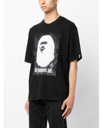 schwarzes bedrucktes T-Shirt mit einem Rundhalsausschnitt von A Bathing Ape