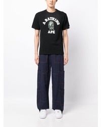 schwarzes bedrucktes T-Shirt mit einem Rundhalsausschnitt von A Bathing Ape