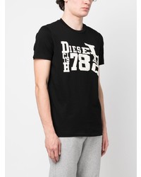 schwarzes bedrucktes T-Shirt mit einem Rundhalsausschnitt von Diesel