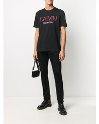 schwarzes bedrucktes T-Shirt mit einem Rundhalsausschnitt von Calvin Klein