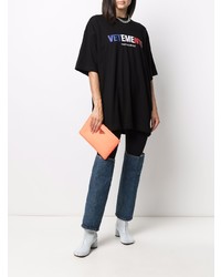 schwarzes bedrucktes T-Shirt mit einem Rundhalsausschnitt von Vetements