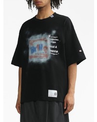 schwarzes bedrucktes T-Shirt mit einem Rundhalsausschnitt von Maison Mihara Yasuhiro