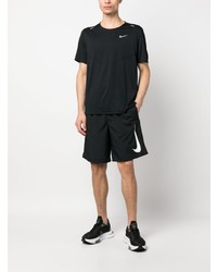 schwarzes bedrucktes T-Shirt mit einem Rundhalsausschnitt von Nike