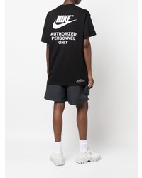 schwarzes bedrucktes T-Shirt mit einem Rundhalsausschnitt von Nike