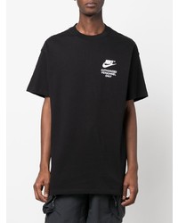 schwarzes bedrucktes T-Shirt mit einem Rundhalsausschnitt von Nike