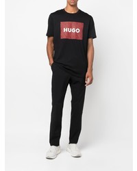 schwarzes bedrucktes T-Shirt mit einem Rundhalsausschnitt von Hugo