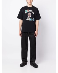 schwarzes bedrucktes T-Shirt mit einem Rundhalsausschnitt von A Bathing Ape