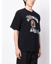 schwarzes bedrucktes T-Shirt mit einem Rundhalsausschnitt von A Bathing Ape