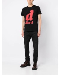 schwarzes bedrucktes T-Shirt mit einem Rundhalsausschnitt von Diesel