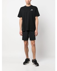 schwarzes bedrucktes T-Shirt mit einem Rundhalsausschnitt von New Balance