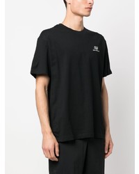 schwarzes bedrucktes T-Shirt mit einem Rundhalsausschnitt von New Balance