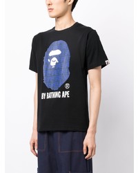 schwarzes bedrucktes T-Shirt mit einem Rundhalsausschnitt von A Bathing Ape