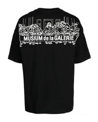 schwarzes bedrucktes T-Shirt mit einem Rundhalsausschnitt von Musium Div.