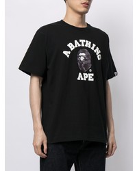 schwarzes bedrucktes T-Shirt mit einem Rundhalsausschnitt von A Bathing Ape