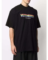 schwarzes bedrucktes T-Shirt mit einem Rundhalsausschnitt von Vetements