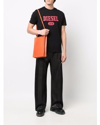 schwarzes bedrucktes T-Shirt mit einem Rundhalsausschnitt von Diesel