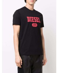 schwarzes bedrucktes T-Shirt mit einem Rundhalsausschnitt von Diesel