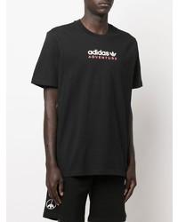 schwarzes bedrucktes T-Shirt mit einem Rundhalsausschnitt von adidas