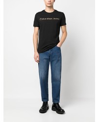 schwarzes bedrucktes T-Shirt mit einem Rundhalsausschnitt von Calvin Klein