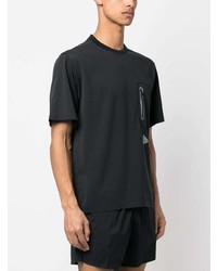 schwarzes bedrucktes T-Shirt mit einem Rundhalsausschnitt von And Wander