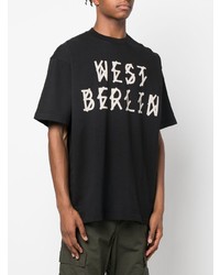 schwarzes bedrucktes T-Shirt mit einem Rundhalsausschnitt von 44 label group