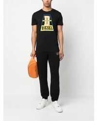 schwarzes bedrucktes T-Shirt mit einem Rundhalsausschnitt von Diesel