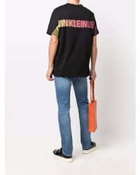 schwarzes bedrucktes T-Shirt mit einem Rundhalsausschnitt von Calvin Klein Jeans