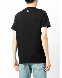 schwarzes bedrucktes T-Shirt mit einem Rundhalsausschnitt von Fred Perry