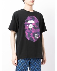 schwarzes bedrucktes T-Shirt mit einem Rundhalsausschnitt von A Bathing Ape