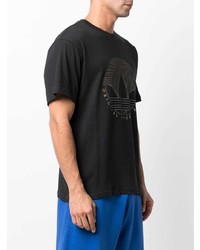 schwarzes bedrucktes T-Shirt mit einem Rundhalsausschnitt von adidas