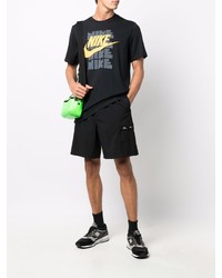 schwarzes bedrucktes T-Shirt mit einem Rundhalsausschnitt von Nike