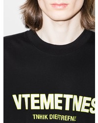 schwarzes bedrucktes T-Shirt mit einem Rundhalsausschnitt von Vetements