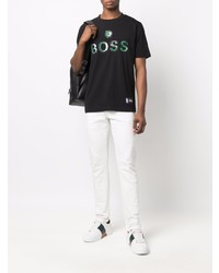 schwarzes bedrucktes T-Shirt mit einem Rundhalsausschnitt von BOSS