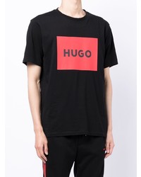 schwarzes bedrucktes T-Shirt mit einem Rundhalsausschnitt von Hugo