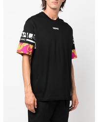 schwarzes bedrucktes T-Shirt mit einem Rundhalsausschnitt von Versace