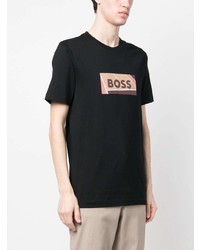 schwarzes bedrucktes T-Shirt mit einem Rundhalsausschnitt von BOSS