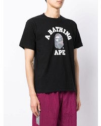 schwarzes bedrucktes T-Shirt mit einem Rundhalsausschnitt von A Bathing Ape