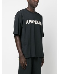 schwarzes bedrucktes T-Shirt mit einem Rundhalsausschnitt von a paper kid