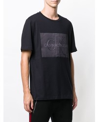 schwarzes bedrucktes T-Shirt mit einem Rundhalsausschnitt von Calvin Klein Jeans