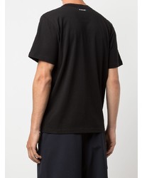 schwarzes bedrucktes T-Shirt mit einem Rundhalsausschnitt von Sacai