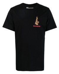 schwarzes bedrucktes T-Shirt mit einem Rundhalsausschnitt von Maharishi