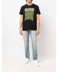 schwarzes bedrucktes T-Shirt mit einem Rundhalsausschnitt von Michael Kors